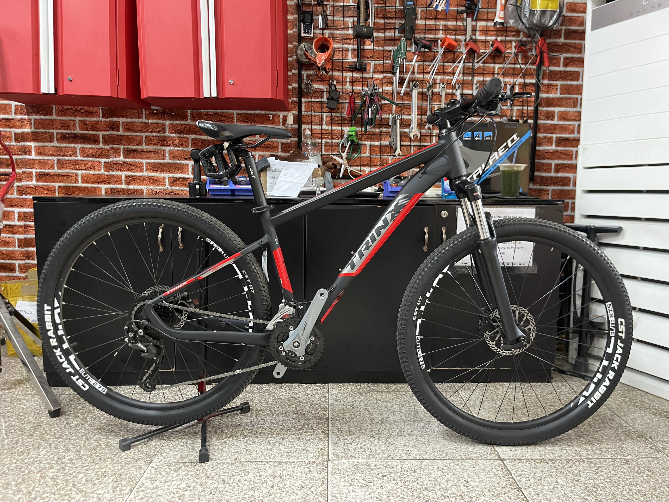 Xe đạp MTB Trinx D700 Elite