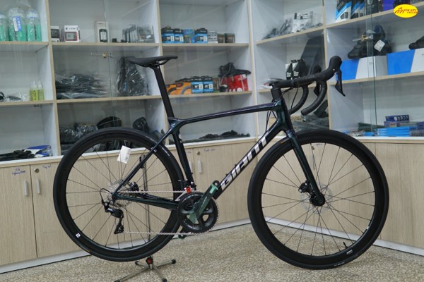 XE ĐẠP ĐUA 2022 GIANT TCR ADV PRO 2 D