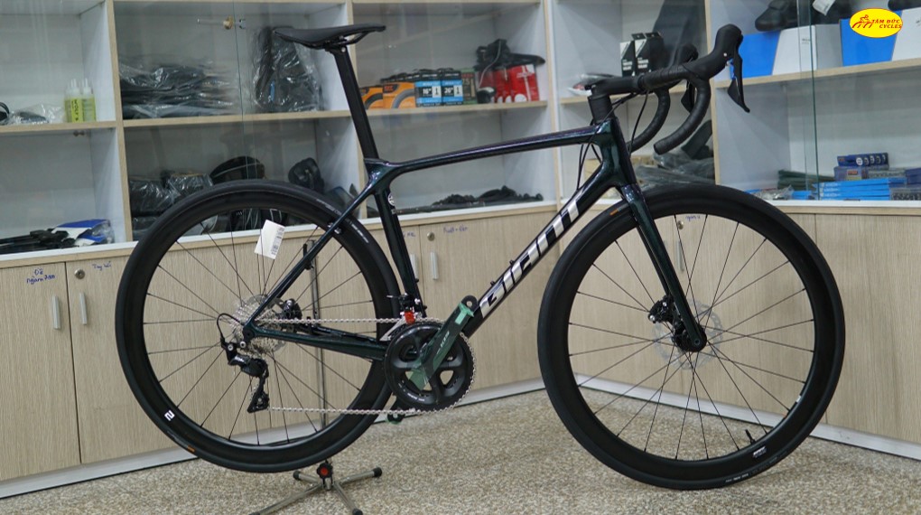 XE ĐẠP ĐUA 2022 GIANT TCR ADV PRO 2 D