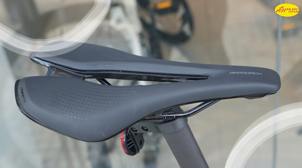 XE ĐẠP GIANT TCR ADV 1 MẪU MỚI 2025