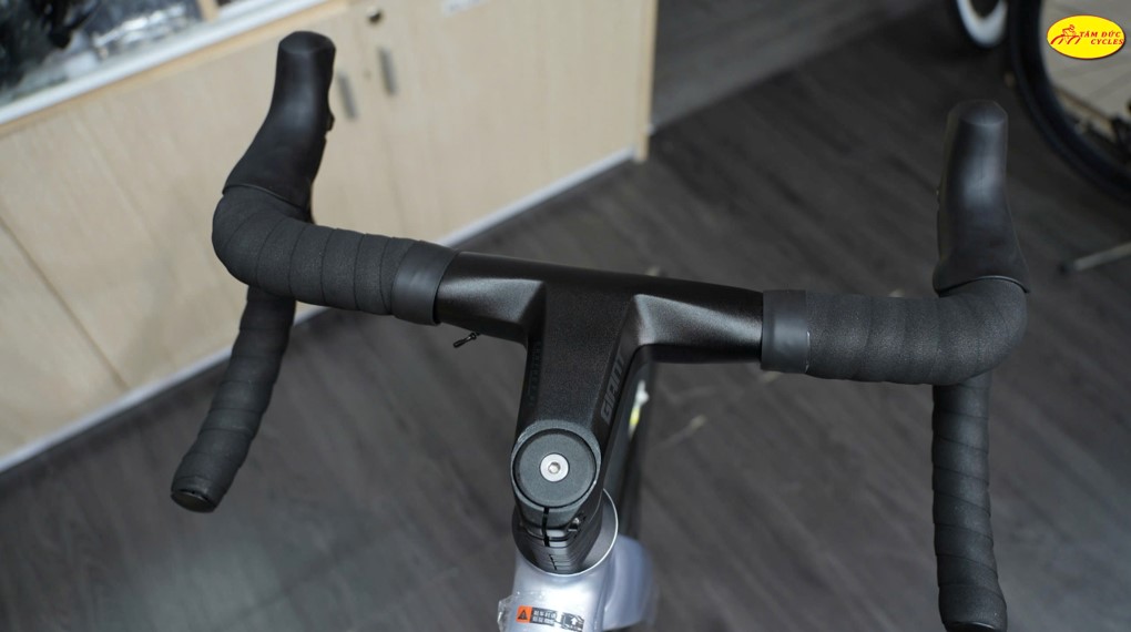 XE ĐẠP ĐUA GIANT PCR LCD 1 2026