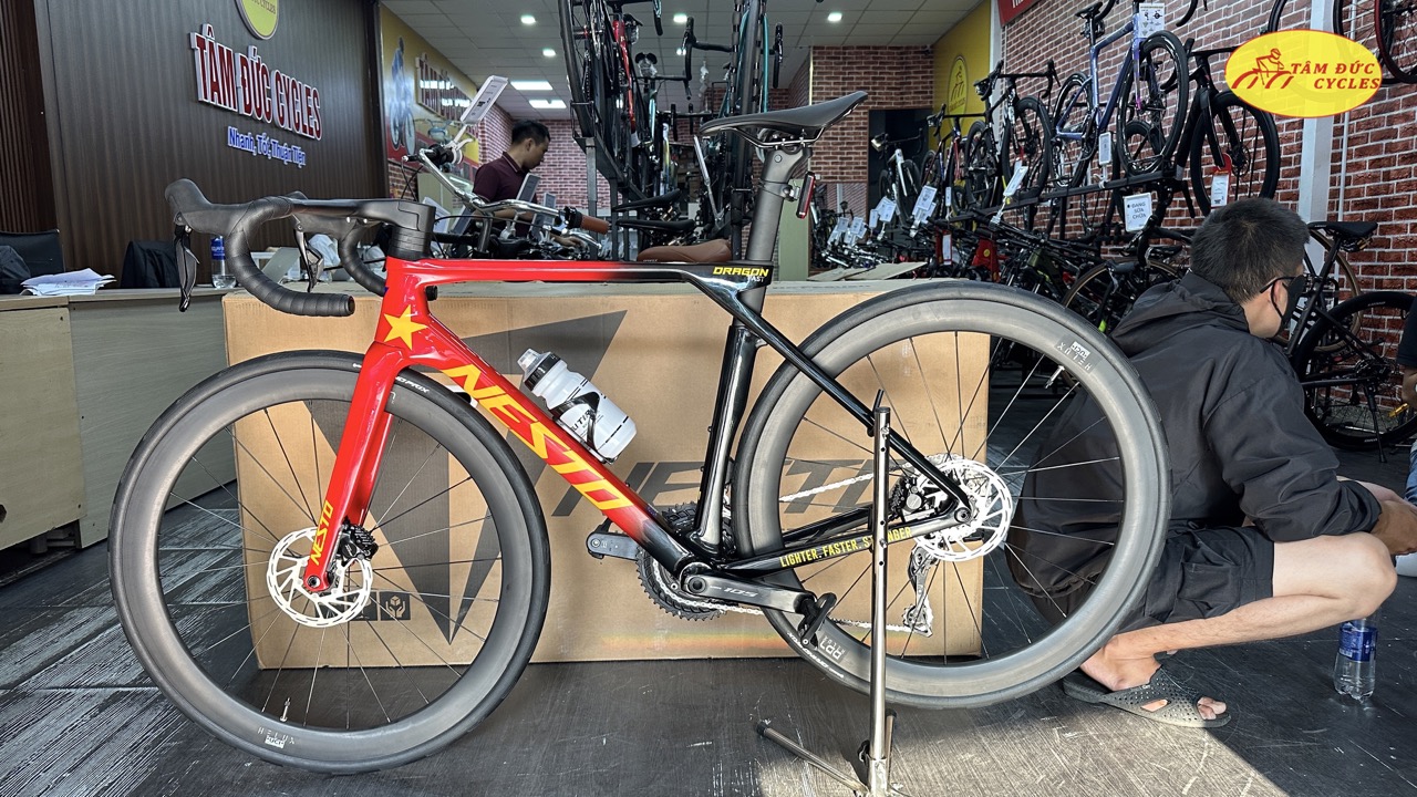 XE ĐẠP ĐUA NESTO DRAGON FAST