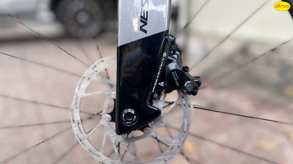 XE ĐẠP ĐUA NESTO GAUR FAST