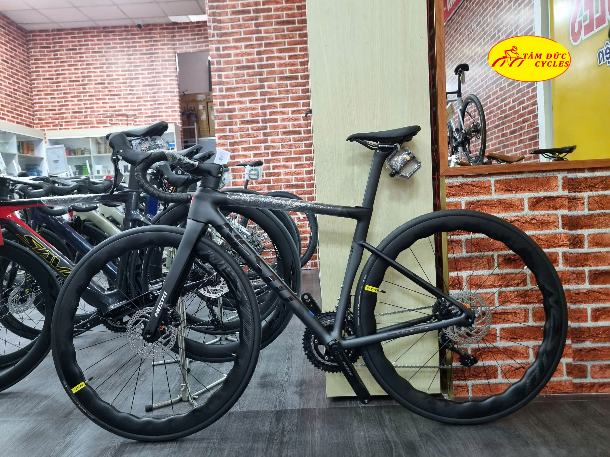 XE ĐẠP ĐUA NESTO PANDA 2024