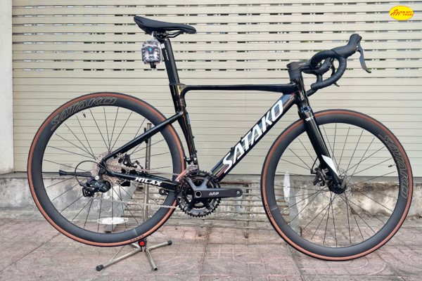 XE ĐẠP ĐUA SATAKO HILAX