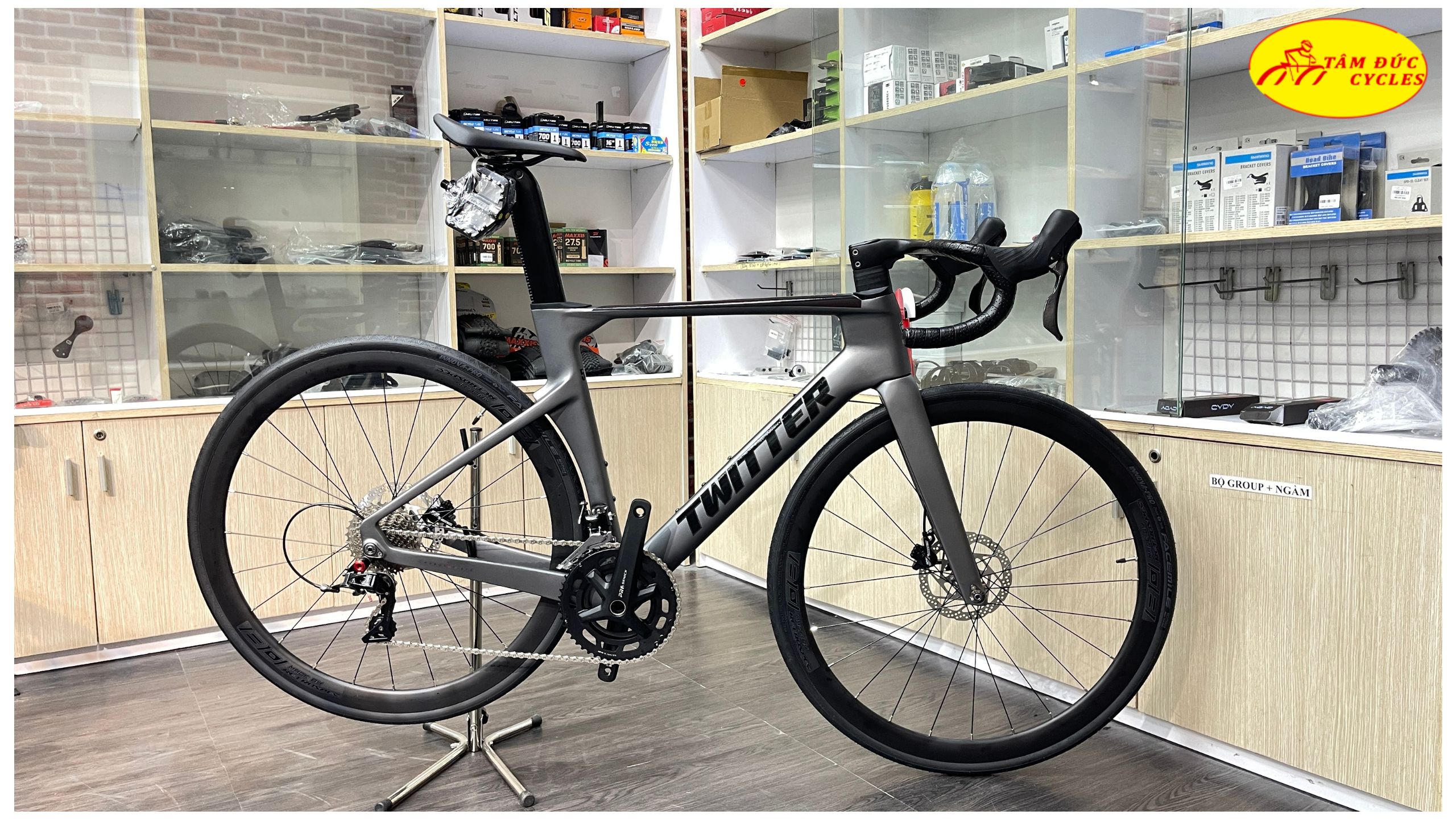 XE ĐẠP ĐUA TWITTER R5 RS24 ĐẦU CÁ MẬP CARBON