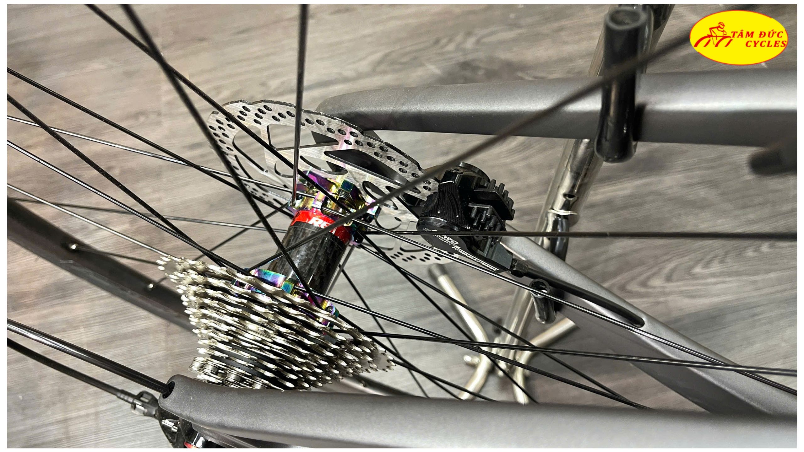 XE ĐẠP ĐUA TWITTER R5 RS24 ĐẦU CÁ MẬP CARBON