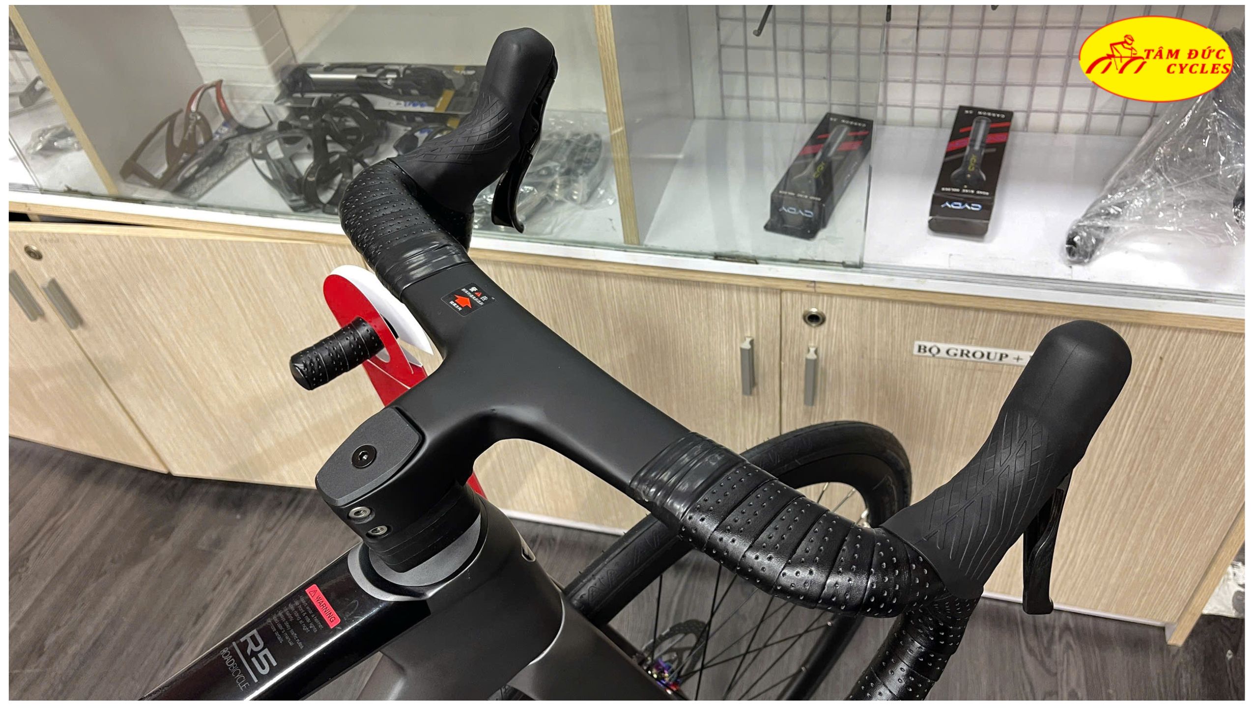 XE ĐẠP ĐUA TWITTER R5 RS24 ĐẦU CÁ MẬP CARBON