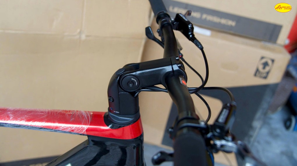 twitter r5 tay lái ngang gật gù