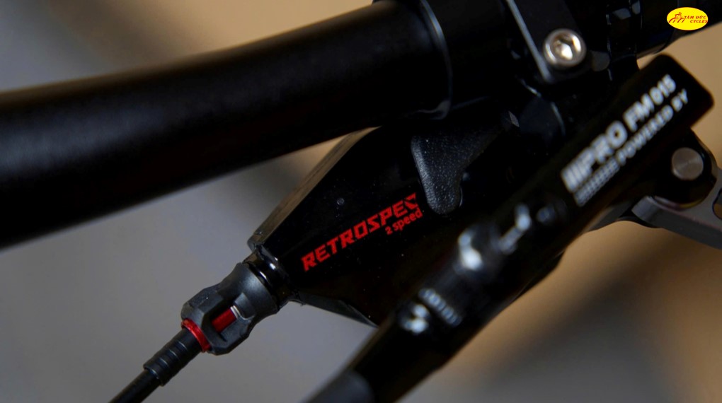 twitter r5 tay lái ngang gật gù