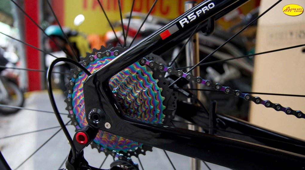 twitter r5 tay lái ngang gật gù