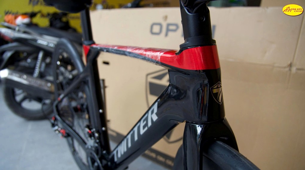 twitter r5 tay lái ngang gật gù