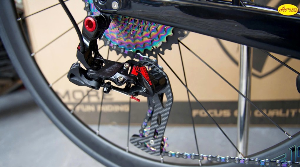 twitter r5 tay lái ngang gật gù