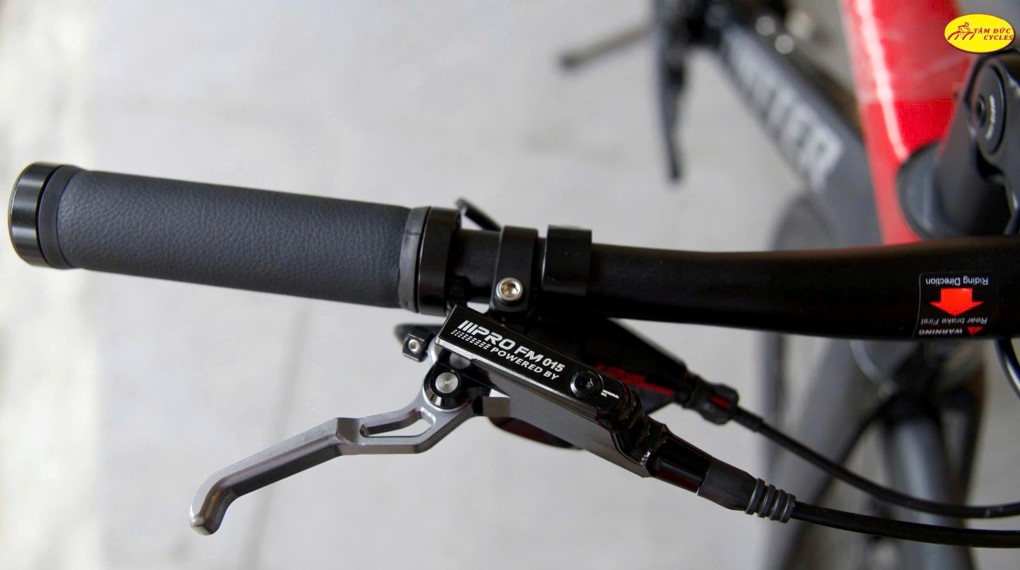 twitter r5 tay lái ngang gật gù