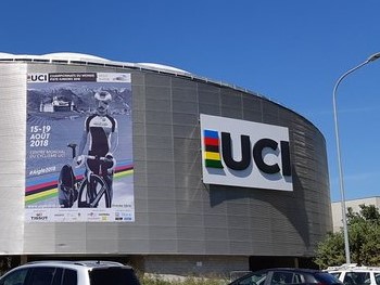 Ý nghĩa của tem UCI trên xe đạp đường trường ?